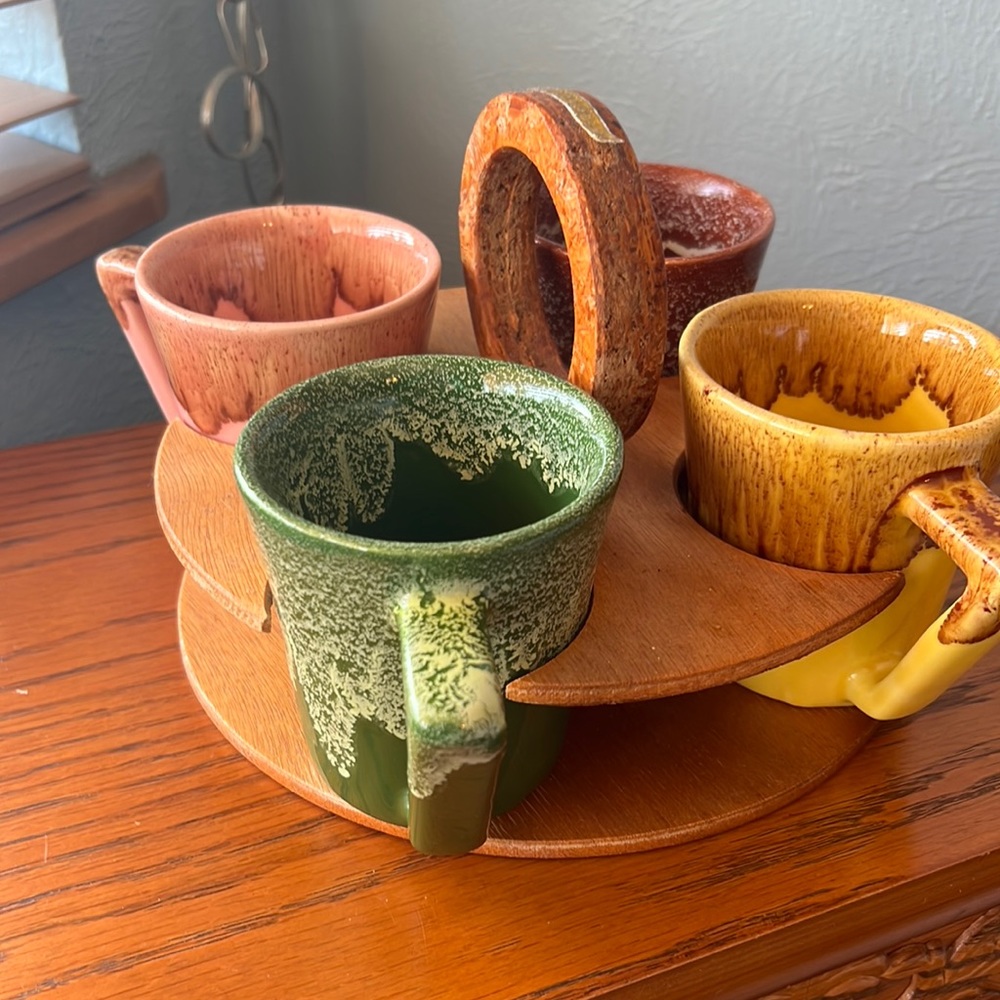 **SOLD**Set of vintage coffee mugs and holder
